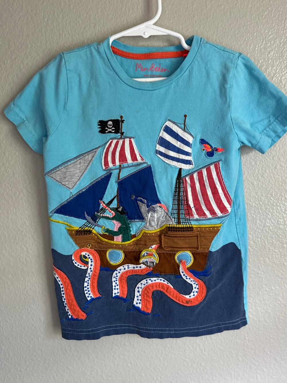 Mini Boden size 5-6 years youth short sleeve 100% cotton pirate ship t-shirt